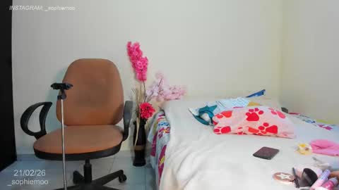 Snapshot of sophie_moo chatting on February 21, 2026, 12:28 pm Sophie online show from February 21, 2026, 12:28 pm