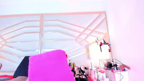 Snapshot of sophie_newton chatting on April 22, 2026, 12:07 pm sophie_newton online show from April 22, 2026, 12:07 pm