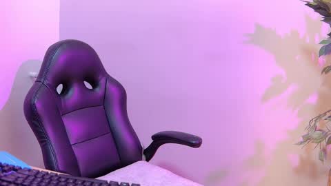 Snapshot of sophie_nolie chatting on February 19, 2026, 12:45 pm Sophi online show from February 19, 2026, 12:45 pm