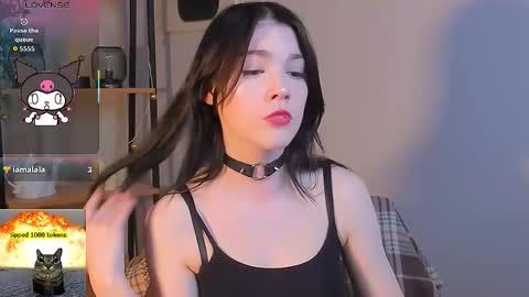 sophie_nomenal_ online show from October 7, 2025, 1:52 pm