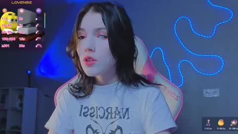 sophie_nomenal_ online show from December 21, 2025, 12:23 pm