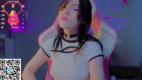 sophie_nomenal_ online show from February 18, 2026, 12:12 pm