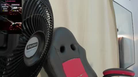 sophie_smith19 online show from December 5, 2025, 2:25 pm