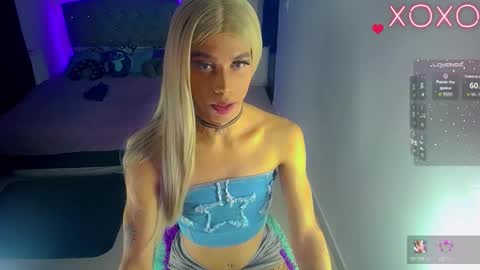 sophie_vall online show from November 18, 2025, 3:56 am