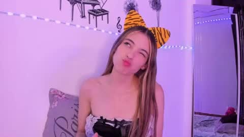 Snapshot of sophie_vega1 chatting on July 17, 2026, 3:02 am Sophie online show from July 17, 2026, 3:02 am