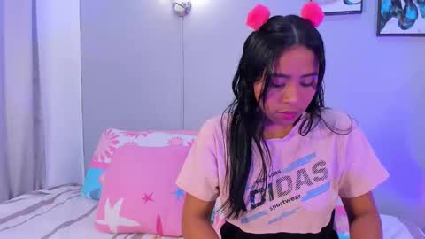 Snapshot of sophie_w1 chatting on November 15, 2025, 12:34 pm sophie_w1 online show from November 15, 2025, 12:34 pm