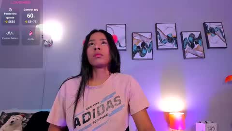 Snapshot of sophie_w1 chatting on November 24, 2025, 12:16 pm sophie_w1 online show from November 24, 2025, 12:16 pm