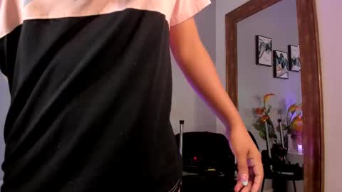 Snapshot of sophie_w1 chatting on December 5, 2025, 12:36 pm sophie_w1 online show from December 5, 2025, 12:36 pm