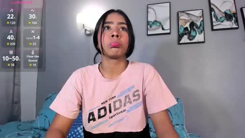 Snapshot of sophie_w1 chatting on January 8, 2026, 12:07 pm sophie_w1 online show from January 8, 2026, 12:07 pm