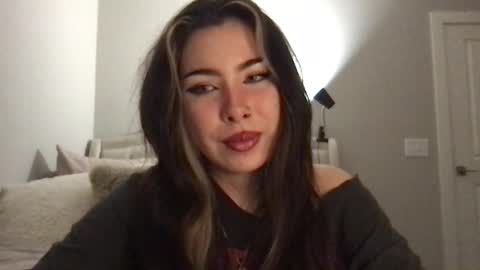 Snapshot of sophiebellexo chatting on November 19, 2025, 2:11 am Sophie Belle online show from November 19, 2025, 2:11 am