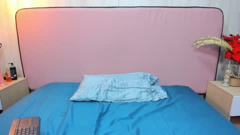 Snapshot of sophiebenson_ chatting on January 23, 2025, 10:54 pm Sophie online show from January 23, 2025, 10:54 pm