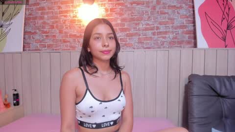 Snapshot of sophiebenson_ chatting on January 28, 2025, 3:14 pm Sophie online show from January 28, 2025, 3:14 pm