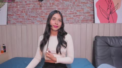 Snapshot of sophiebenson_ chatting on February 5, 2025, 3:52 pm Sophie online show from February 5, 2025, 3:52 pm