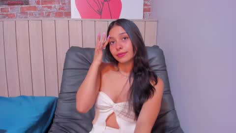 Snapshot of sophiebenson_ chatting on February 21, 2025, 6:37 pm Sophie online show from February 21, 2025, 6:37 pm