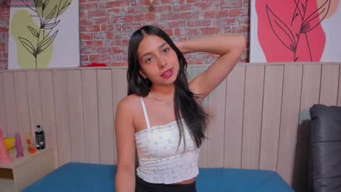 Snapshot of sophiebenson_ chatting on February 24, 2025, 3:53 pm Sophie online show from February 24, 2025, 3:53 pm