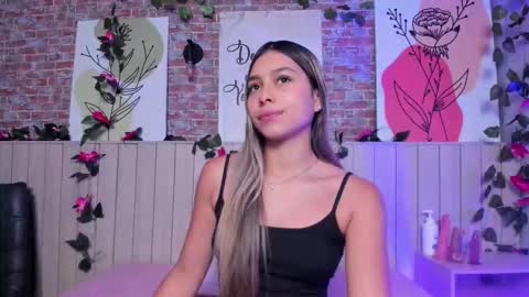 Snapshot of sophiebenson_ chatting on March 13, 2026, 1:29 pm Sophie online show from March 13, 2026, 1:29 pm