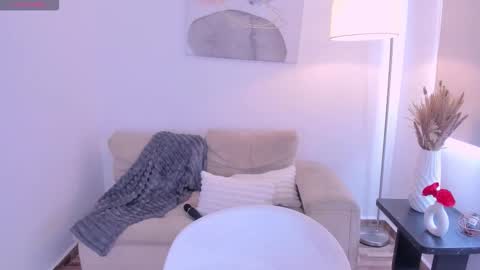 Sophie online show from October 8, 2025, 3:53 pm