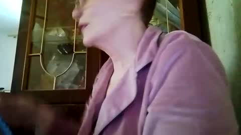 SophieBurnsX online show from June 5, 2026, 9:37 am