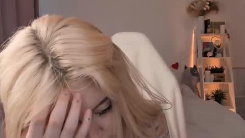 Sophie  online show from March 3, 2025, 6:48 am