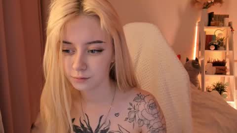 Sophie  online show from March 4, 2025, 4:17 am