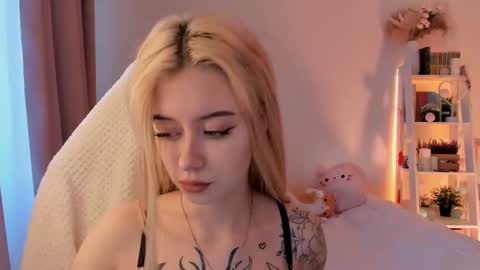 Sophie  online show from March 9, 2025, 5:44 am