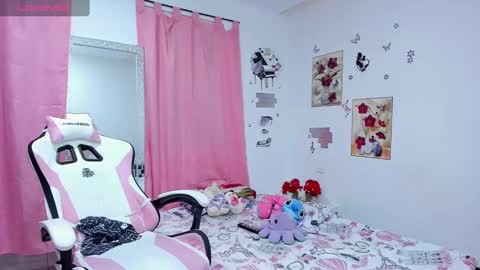 Snapshot of sophieewoods chatting on December 28, 2024, 9:08 pm Sophie Woods online show from December 28, 2024, 9:08 pm