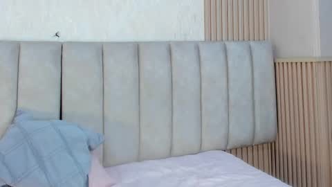 Sofa  online show from February 27, 2026, 4:29 pm