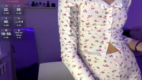 citygirl my face is 10 my body tea everything on me natural im petiteee online show from April 26, 2026, 7:00 pm