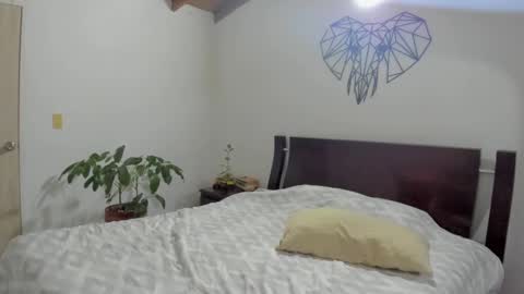 Snapshot of sophielatina chatting on December 15, 2024, 11:42 pm Sophia online show from December 15, 2024, 11:42 pm