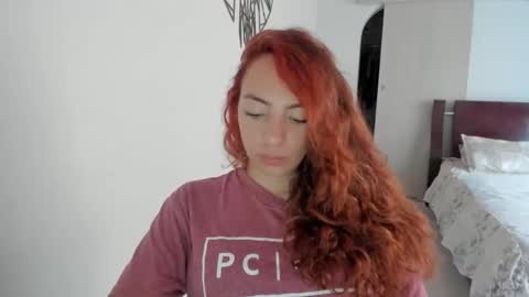 Snapshot of sophielatina chatting on September 17, 2025, 10:33 pm Sophia online show from September 17, 2025, 10:33 pm