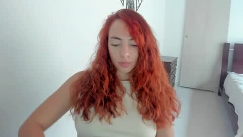 Snapshot of sophielatina chatting on September 26, 2025, 9:52 pm Sophia online show from September 26, 2025, 9:52 pm