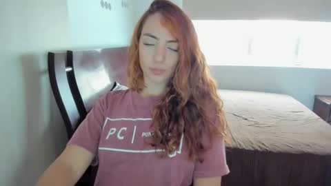 Snapshot of sophielatina chatting on December 16, 2025, 6:57 pm Sophia online show from December 16, 2025, 6:57 pm