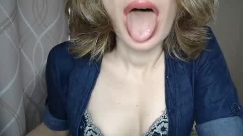 Sophiemisss online show from March 11, 2026, 9:37 am