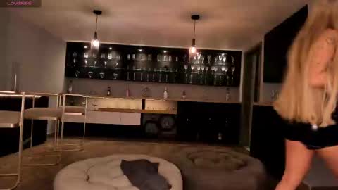 Sophie  Palmer online show from February 15, 2025, 2:00 pm