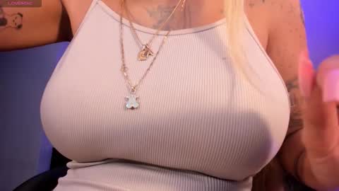 Sophie  Palmer online show from September 17, 2025, 10:39 am