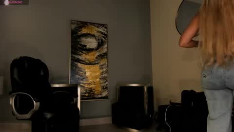 Sophie  Palmer online show from October 3, 2025, 10:01 am