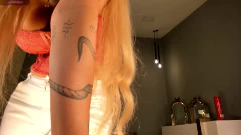 Sophie  Palmer online show from October 4, 2025, 10:46 am