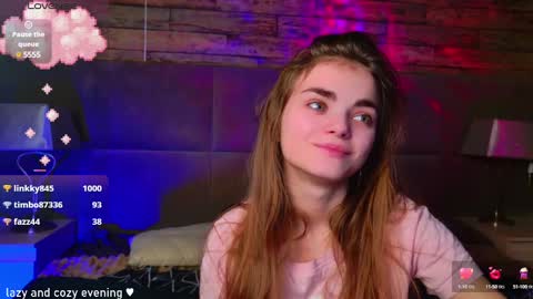 Snapshot of sophiesuvi chatting on December 6, 2024, 5:11 pm Sophie and my bestie Mandy    online show from December 6, 2024, 5:11 pm