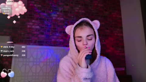 Snapshot of sophiesuvi chatting on December 7, 2024, 5:42 pm Sophie and my bestie Mandy    online show from December 7, 2024, 5:42 pm