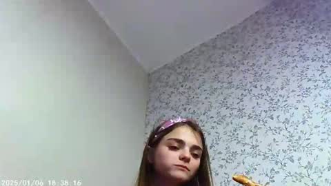 Snapshot of sophiesuvi chatting on January 5, 2025, 8:21 pm Sophie and my bestie Mandy    online show from January 5, 2025, 8:21 pm