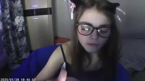 Snapshot of sophiesuvi chatting on January 27, 2025, 8:28 pm Sophie and my bestie Mandy    online show from January 27, 2025, 8:28 pm