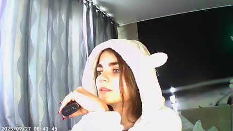 Snapshot of sophiesuvi chatting on September 26, 2025, 10:30 am Sophie and my bestie Mandy    online show from September 26, 2025, 10:30 am