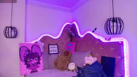   Sophie  online show from October 19, 2025, 7:58 pm