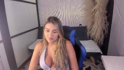 Snapshot of sophiewatson_ chatting on June 24, 2026, 2:05 pm sophiewatson_ online show from June 24, 2026, 2:05 pm