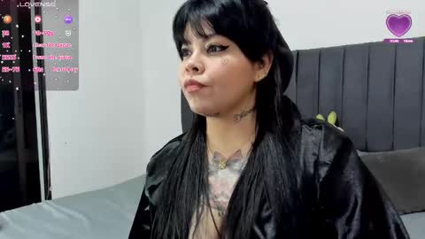 Snapshot of sophieyenki chatting on January 29, 2025, 3:33 am SOPHIE online show from January 29, 2025, 3:33 am