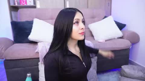 Sophiie online show from February 12, 2026, 4:07 am