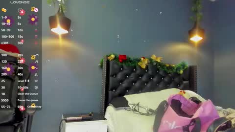 Sophie Taylor online show from December 17, 2025, 11:16 am