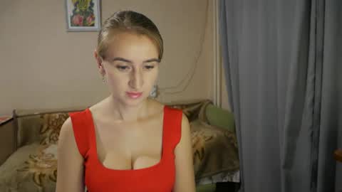 Snapshot of sophilorens chatting on January 2, 2025, 3:19 pm Sophi online show from January 2, 2025, 3:19 pm