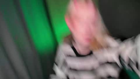 Snapshot of soska_albinosk chatting on January 8, 2026, 12:40 pm soska_albinosk online show from January 8, 2026, 12:40 pm