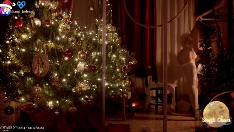Snapshot of souffle_chaud chatting on December 15, 2024, 12:40 am . . online show from December 15, 2024, 12:40 am